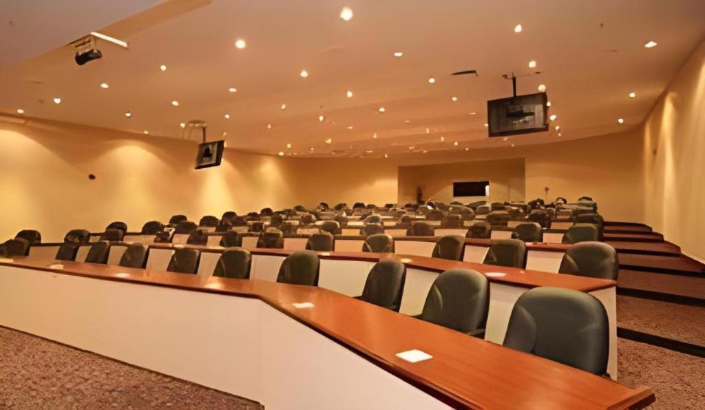 Ontario Gateway Hotel Екстериор снимка