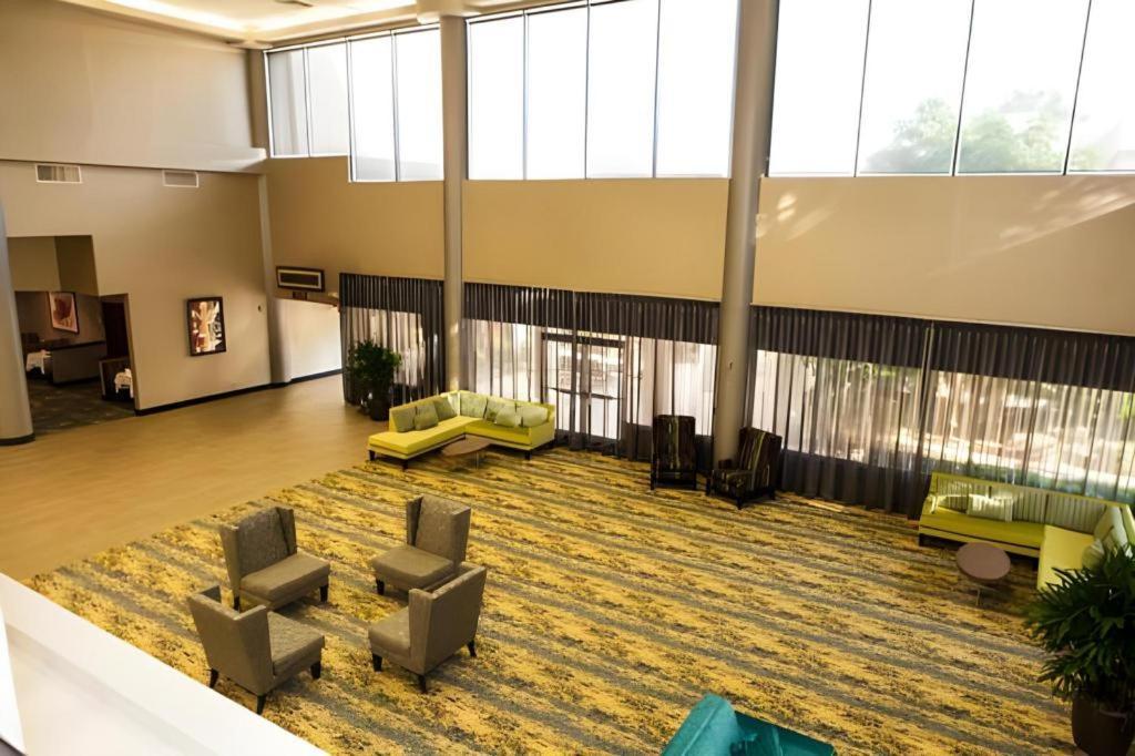 Ontario Gateway Hotel Екстериор снимка