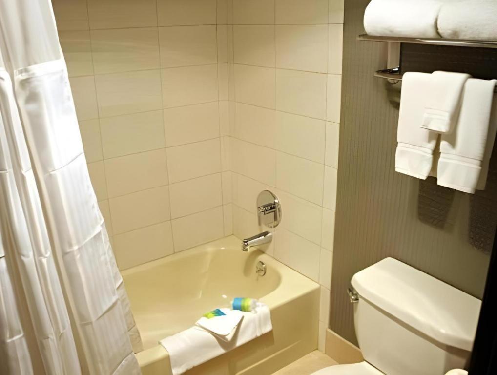 Ontario Gateway Hotel Екстериор снимка
